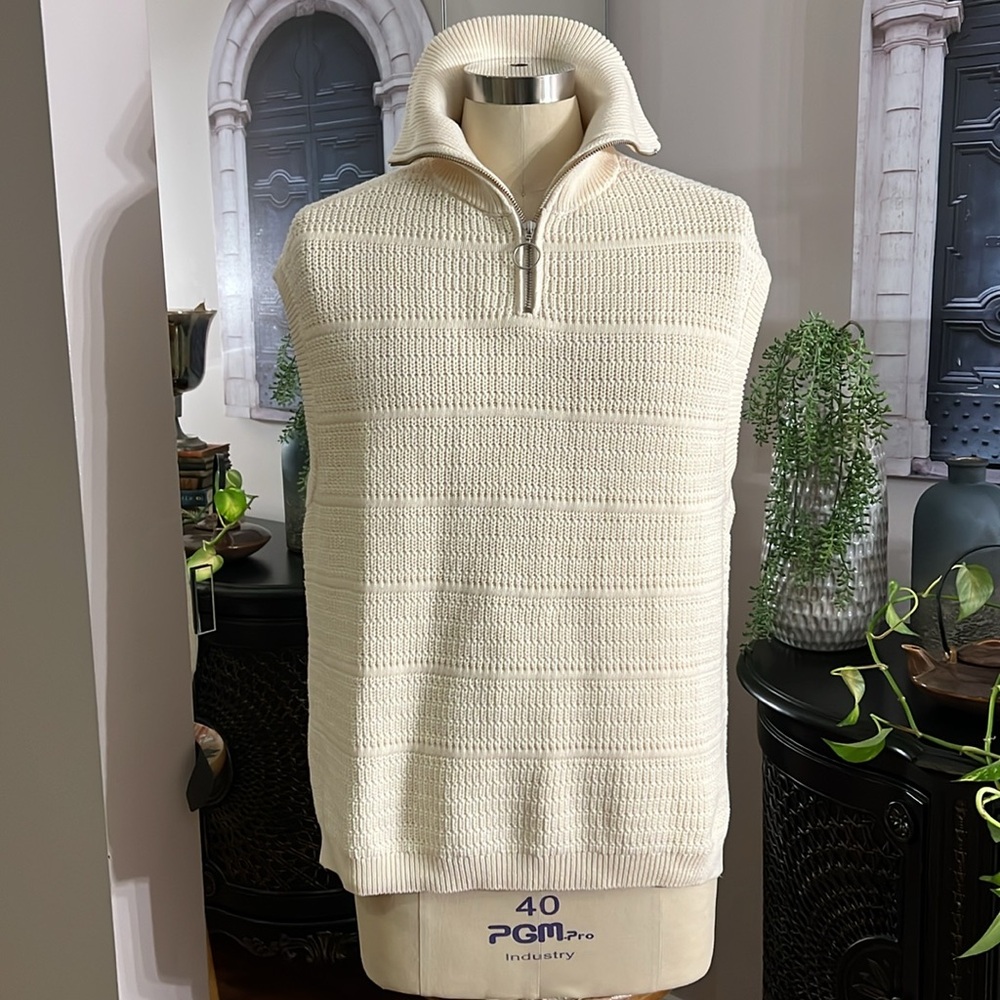 Paper label sheevless cream sweater size large